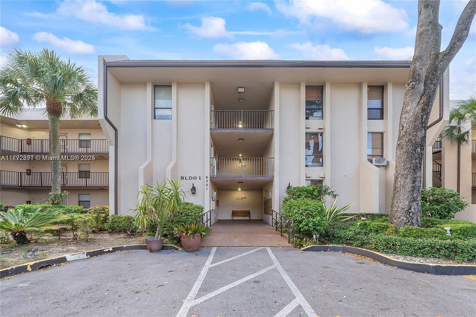 6301 N University Dr 119, Tamarac, Broward County, Florida - 2 Bedrooms  
2 Bathrooms - 