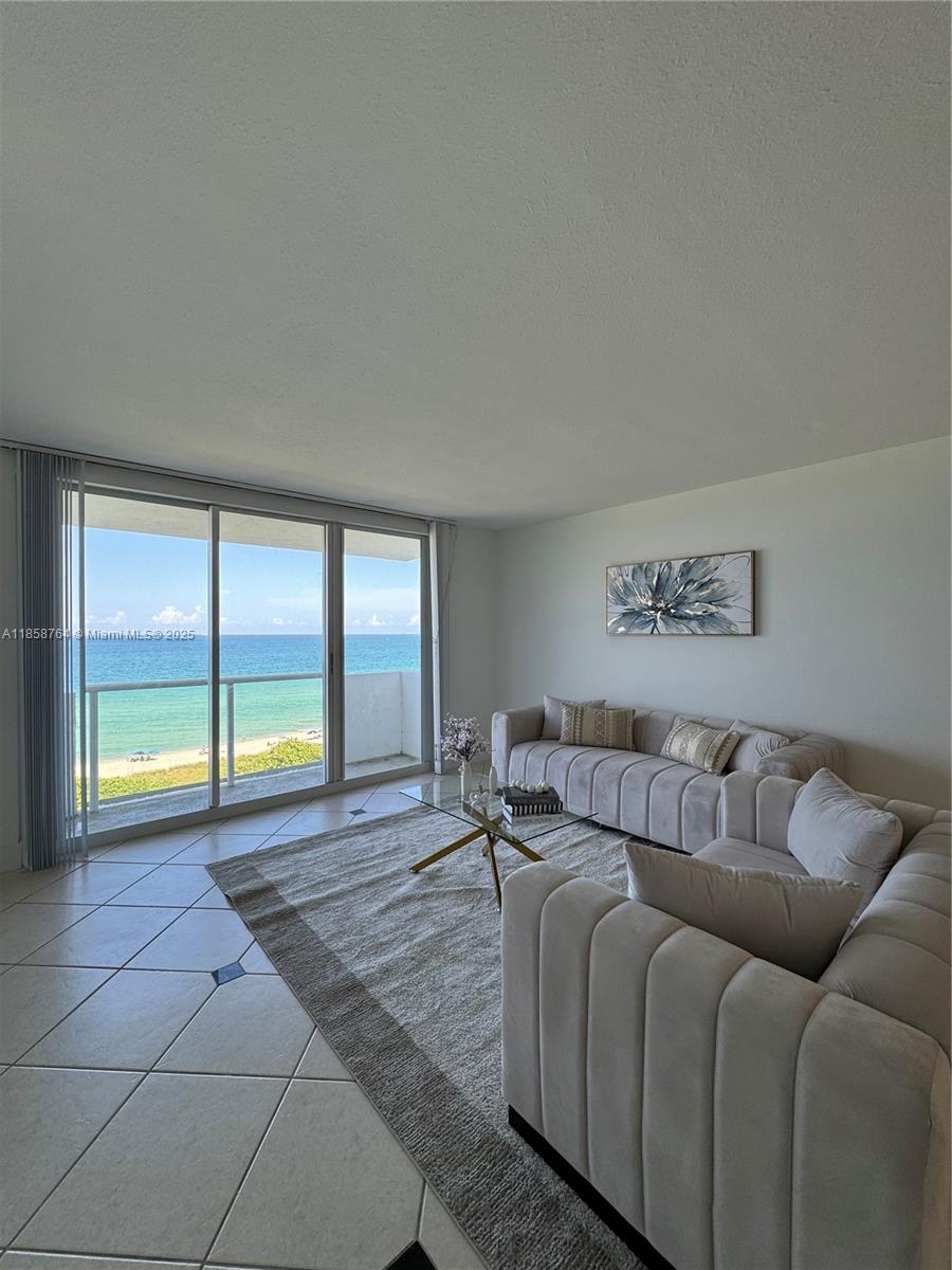 CARLISLE ON THE OCEAN CON - Residential