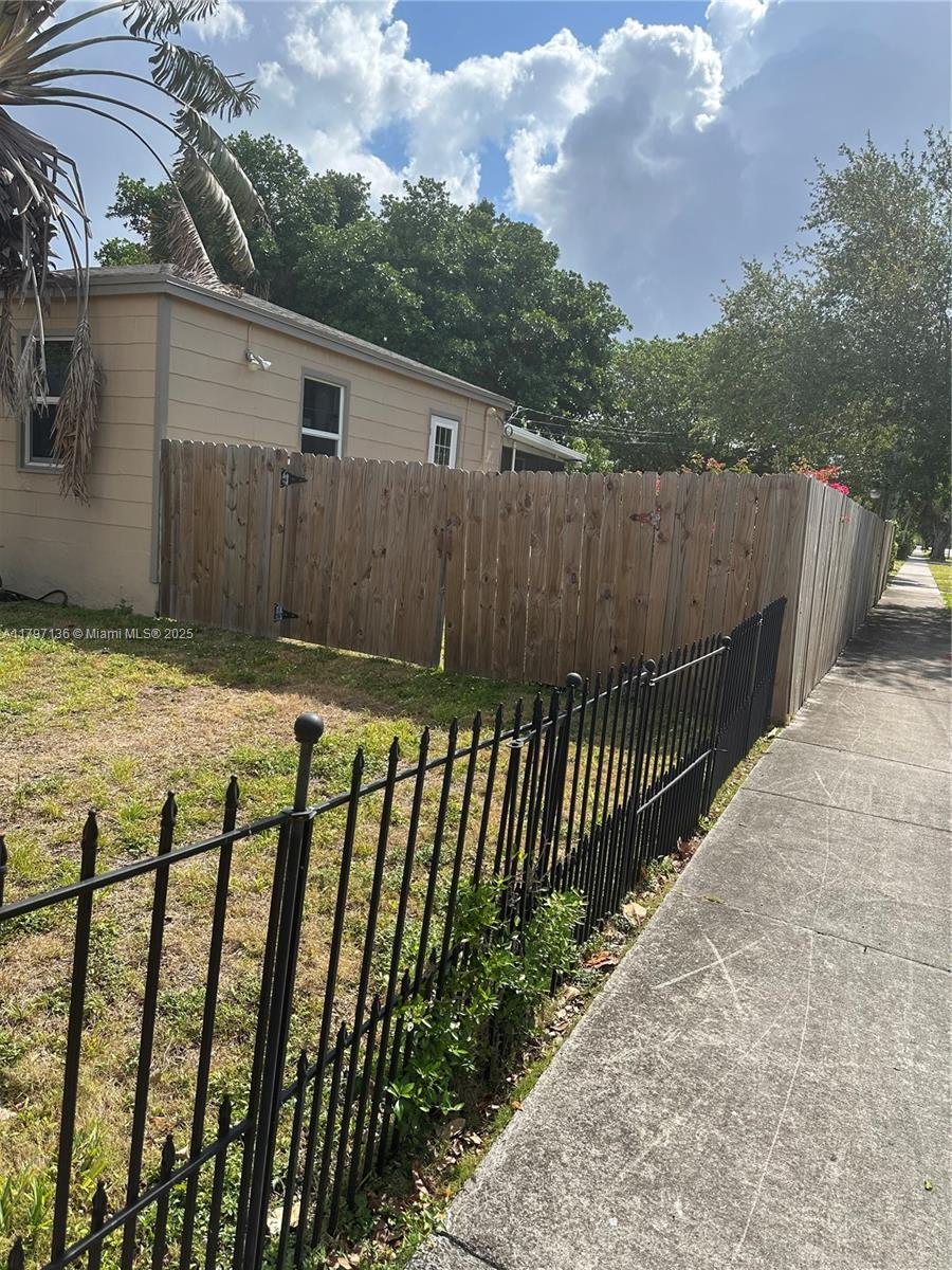 201 Ludlam Dr