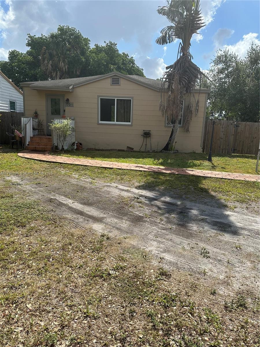 201 Ludlam Dr