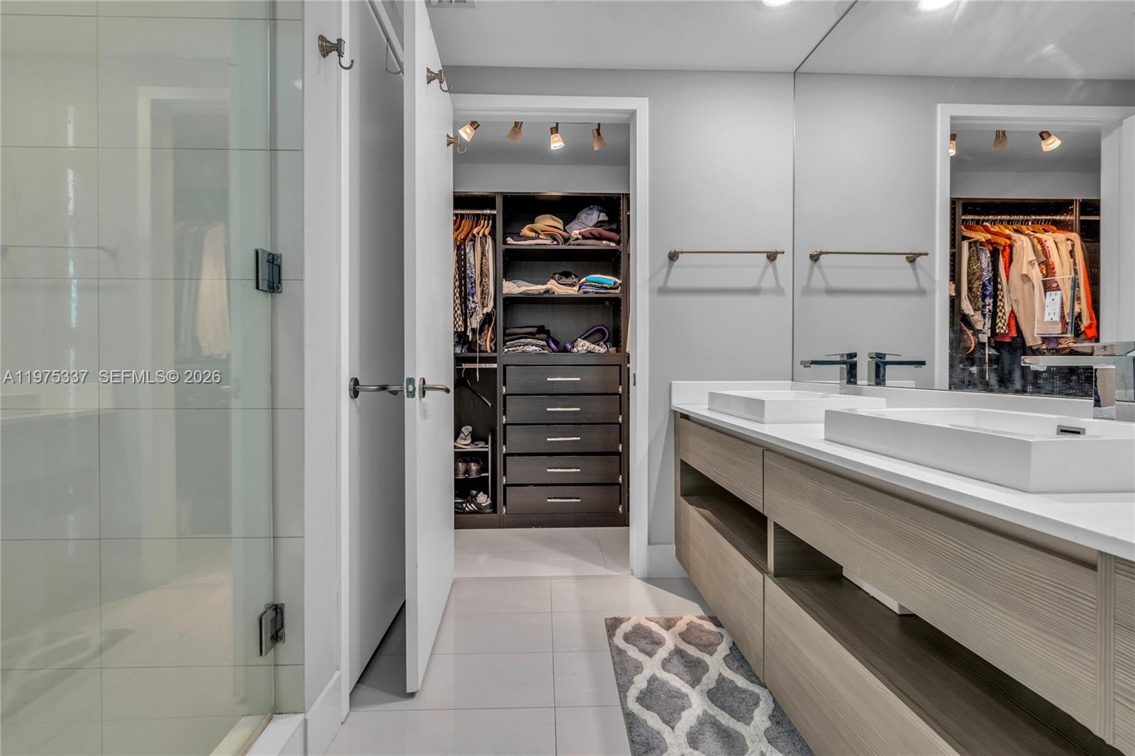 ICON BAY CONDO - Residential