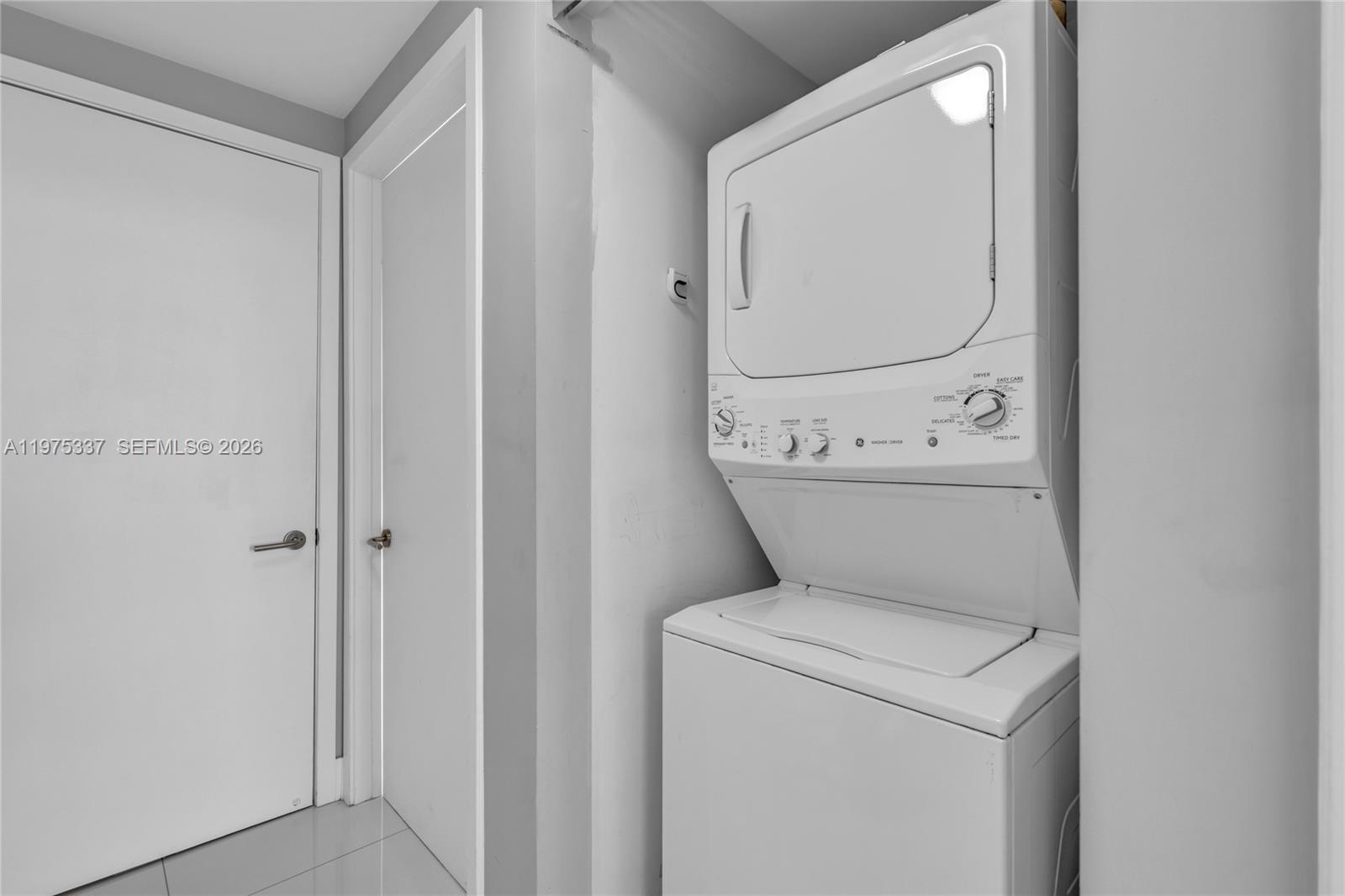 ICON BAY CONDO - Residential