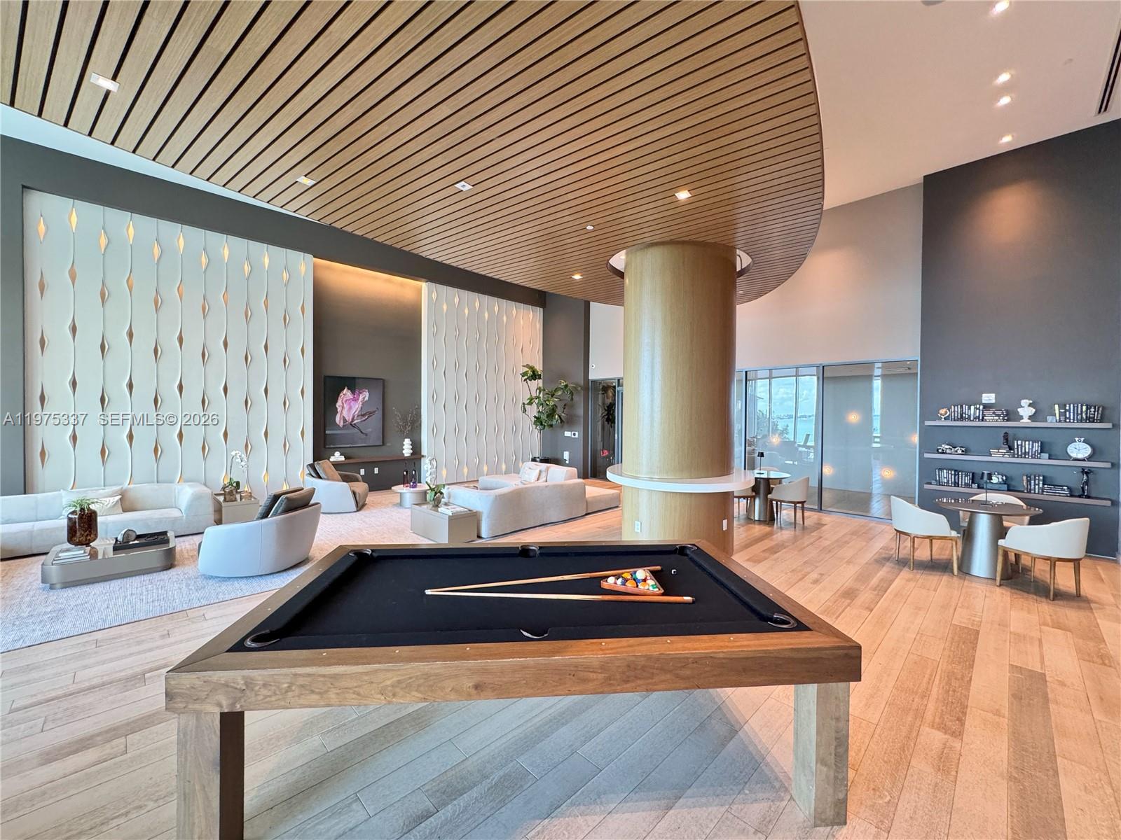 ICON BAY CONDO - Residential