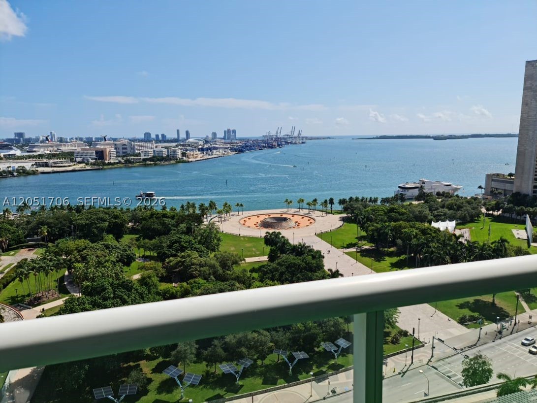 50 Biscayne Blvd 2810
