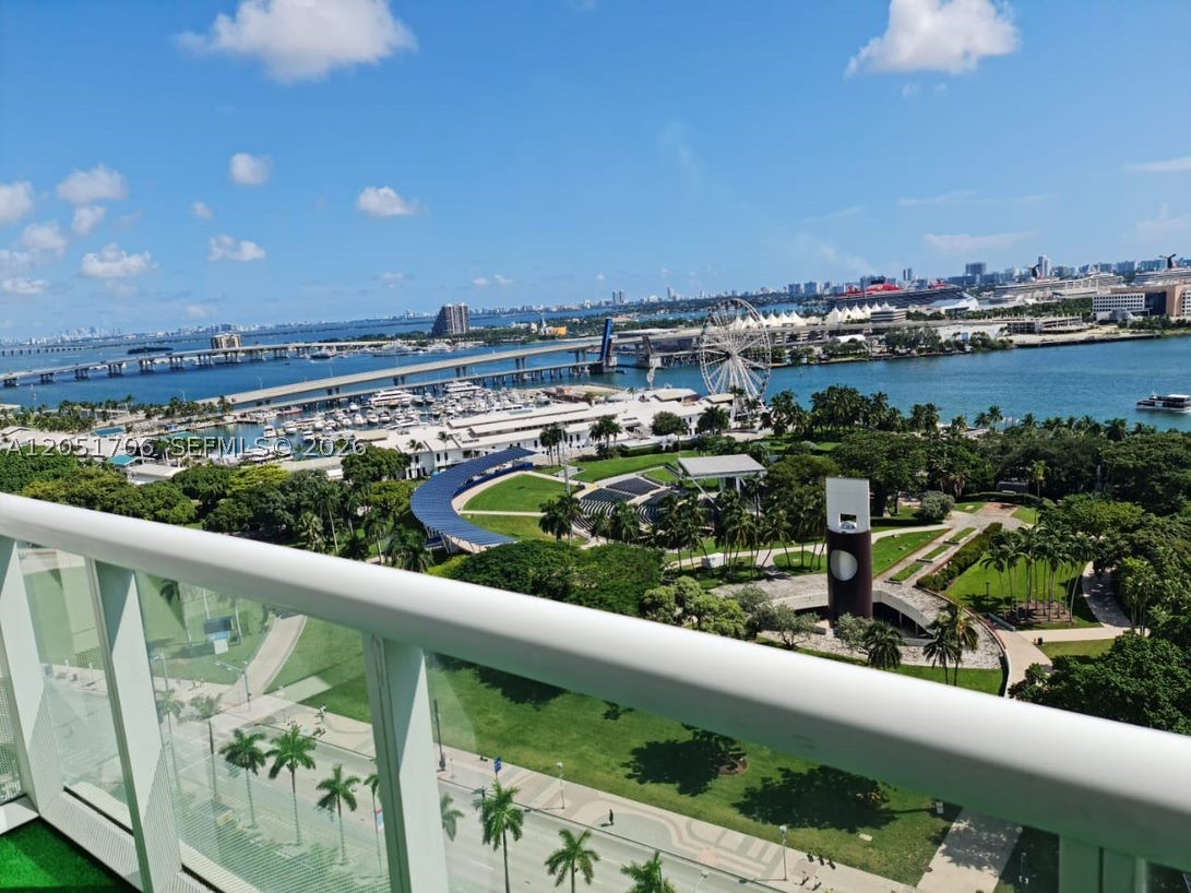 50 Biscayne Blvd 2810