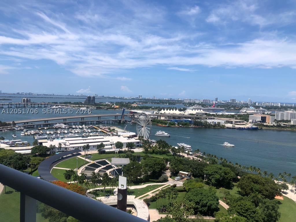 50 Biscayne Blvd 2810