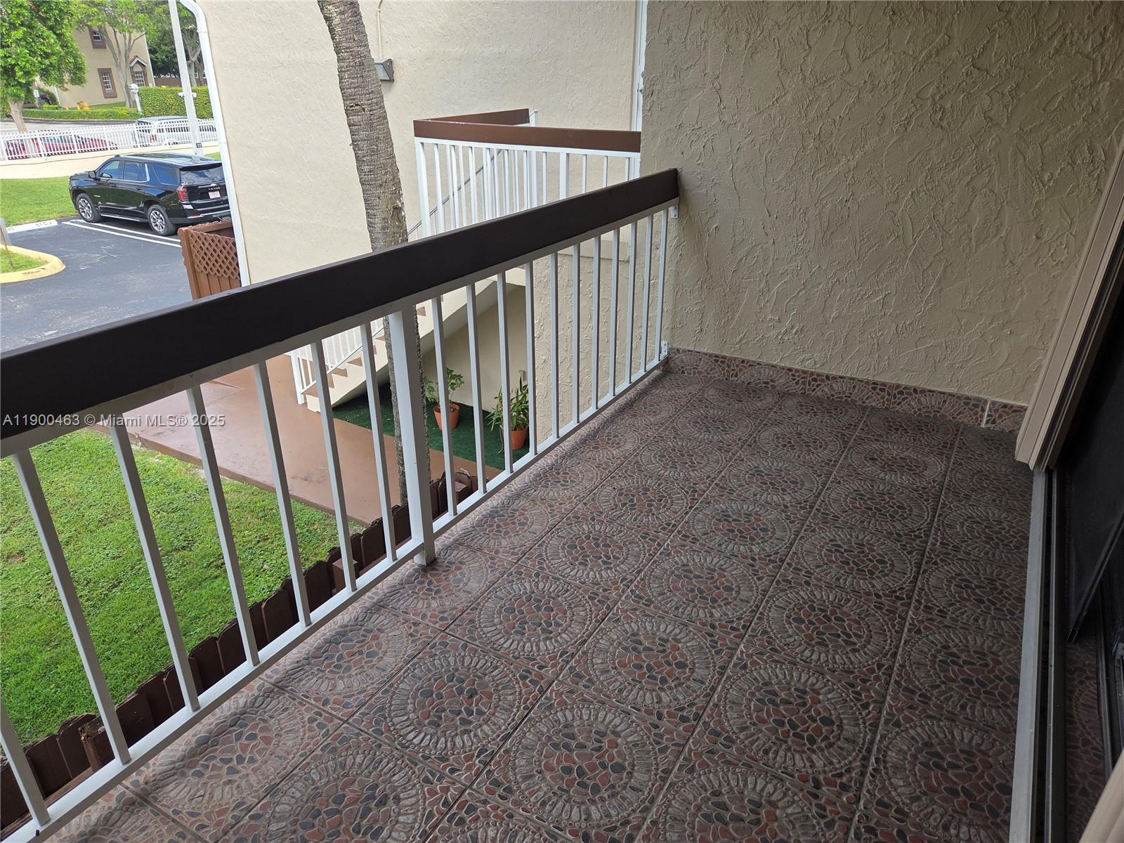 THE MEADOWS LAKE NORTH CO - Residential Lease