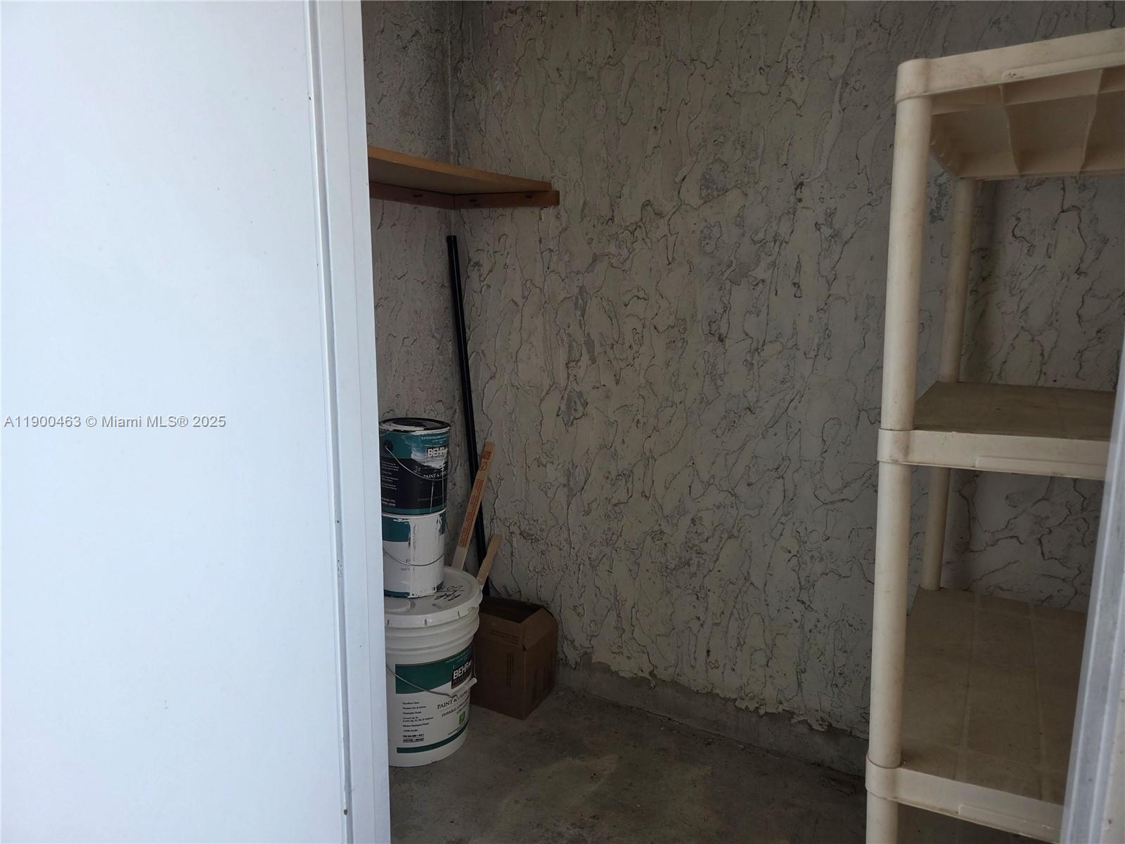 THE MEADOWS LAKE NORTH CO - Residential Lease