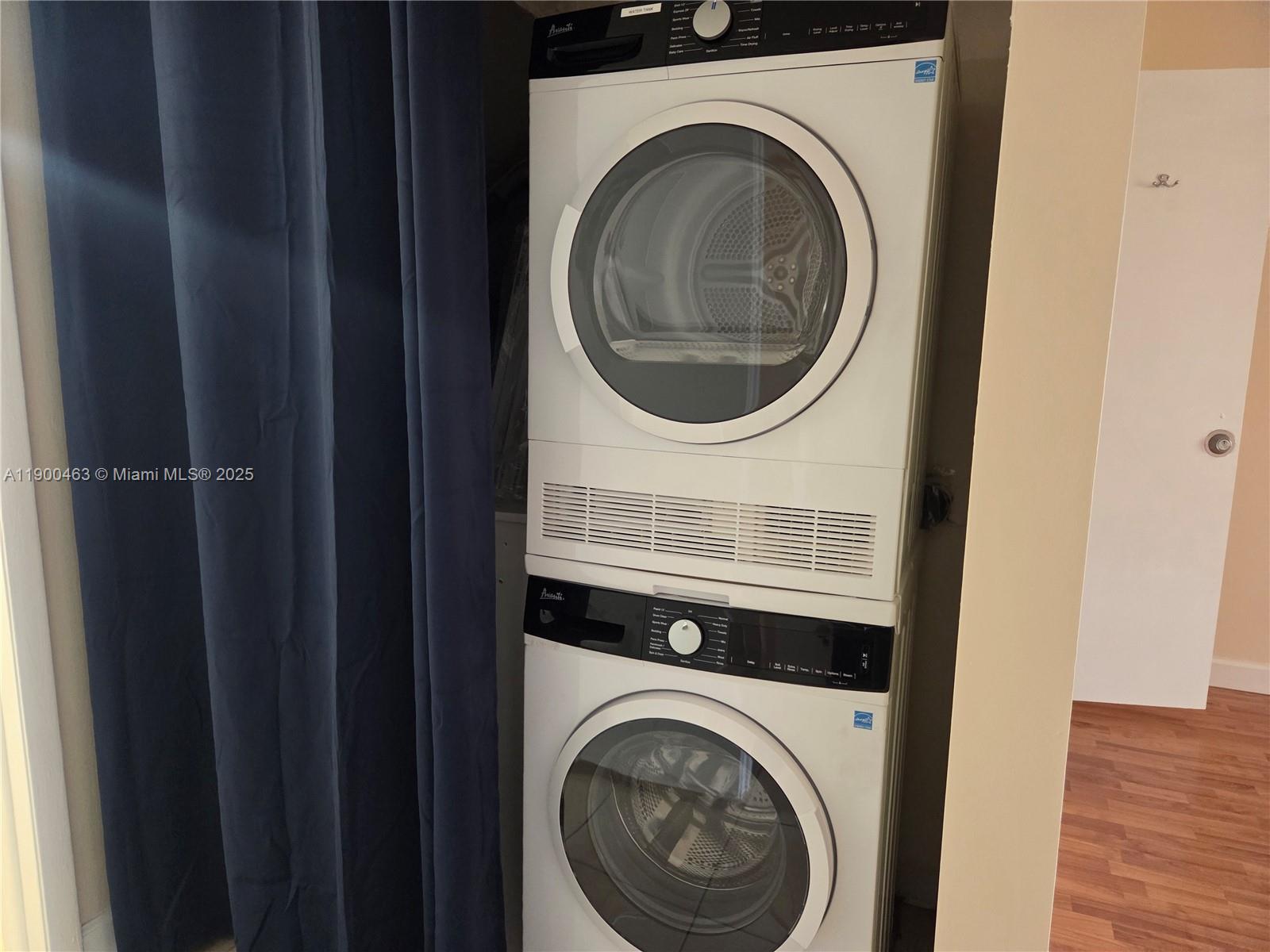 THE MEADOWS LAKE NORTH CO - Residential Lease