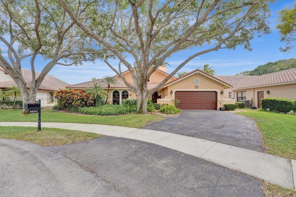 Property for Sale at 9682 Ridgecrest Ct, Davie, Broward County, Florida - Bedrooms: 3 
Bathrooms: 2  - $870,000