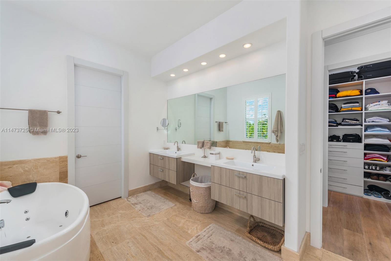 TROPICAL ISLE HOMES SUB 4 - Residential