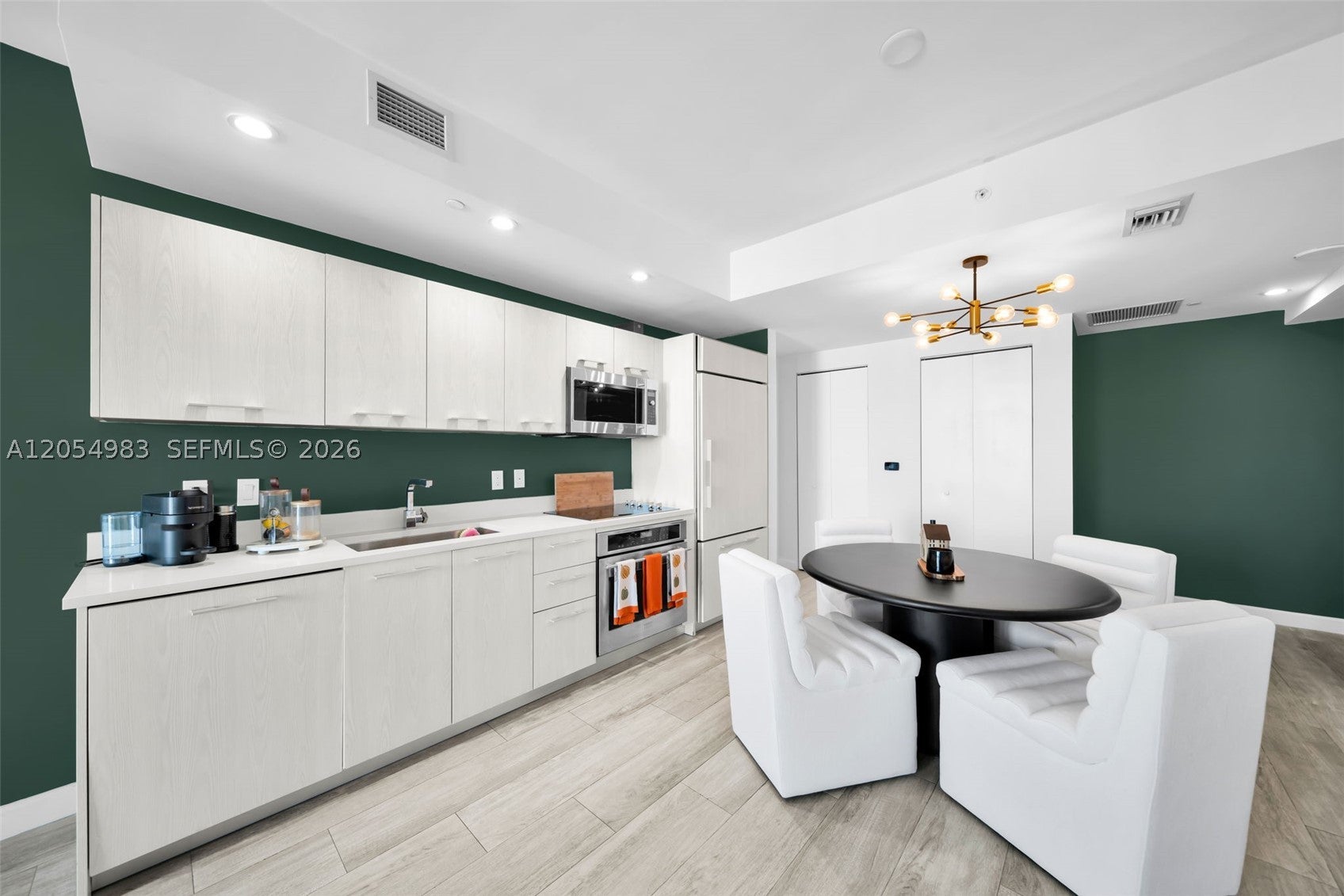 45 SW 9th St 3909