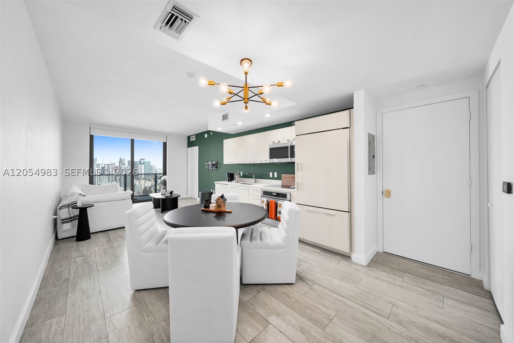 45 SW 9th St 3909