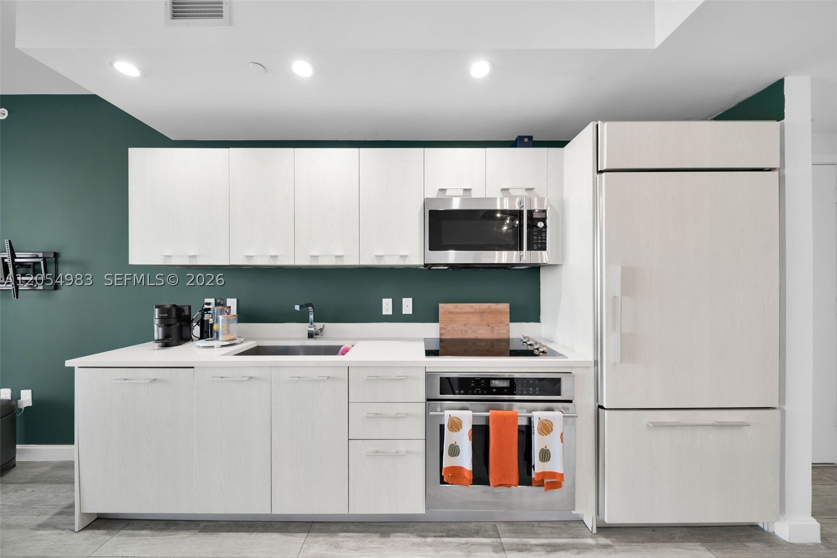45 SW 9th St 3909