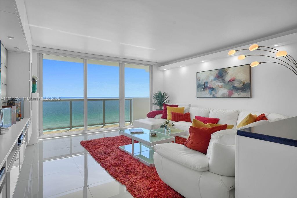 6039 Collins Ave 1126
