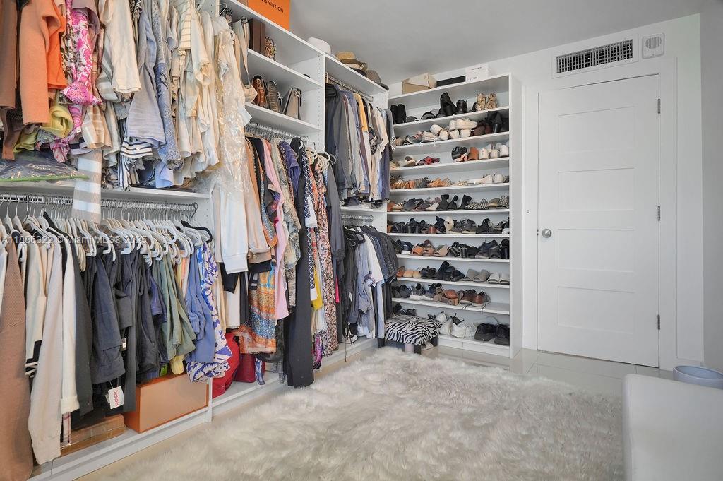 MAISON GRANDE CONDO - Residential