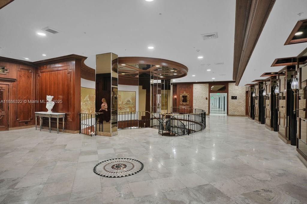 MAISON GRANDE CONDO - Residential