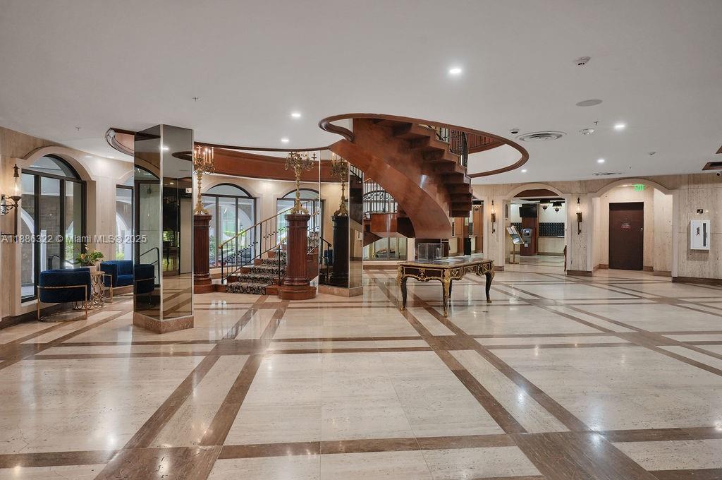 MAISON GRANDE CONDO - Residential