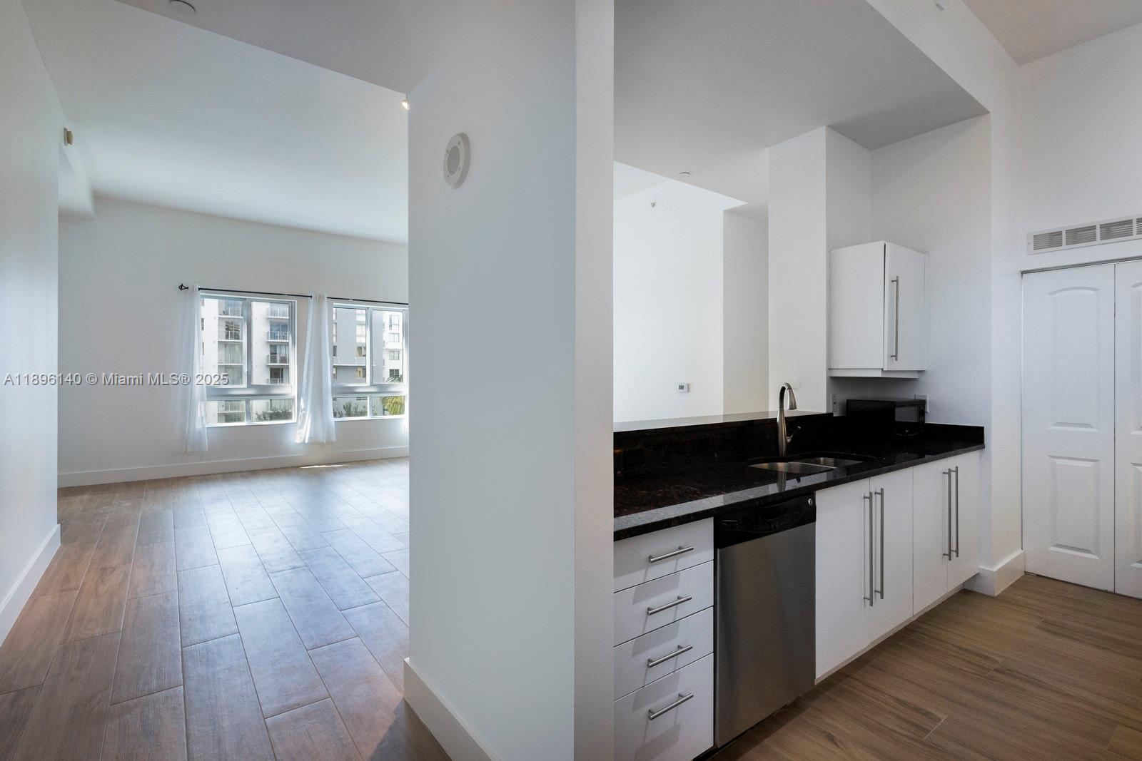 TOSCANO CONDO - Residential