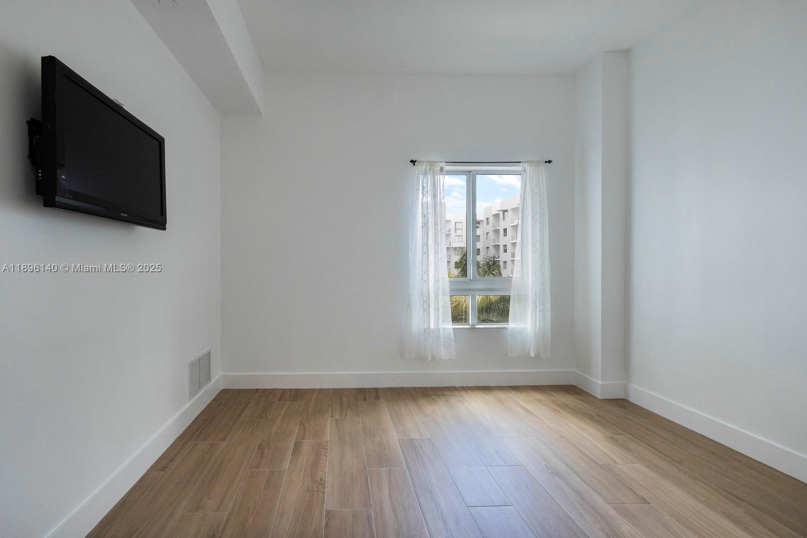 TOSCANO CONDO - Residential