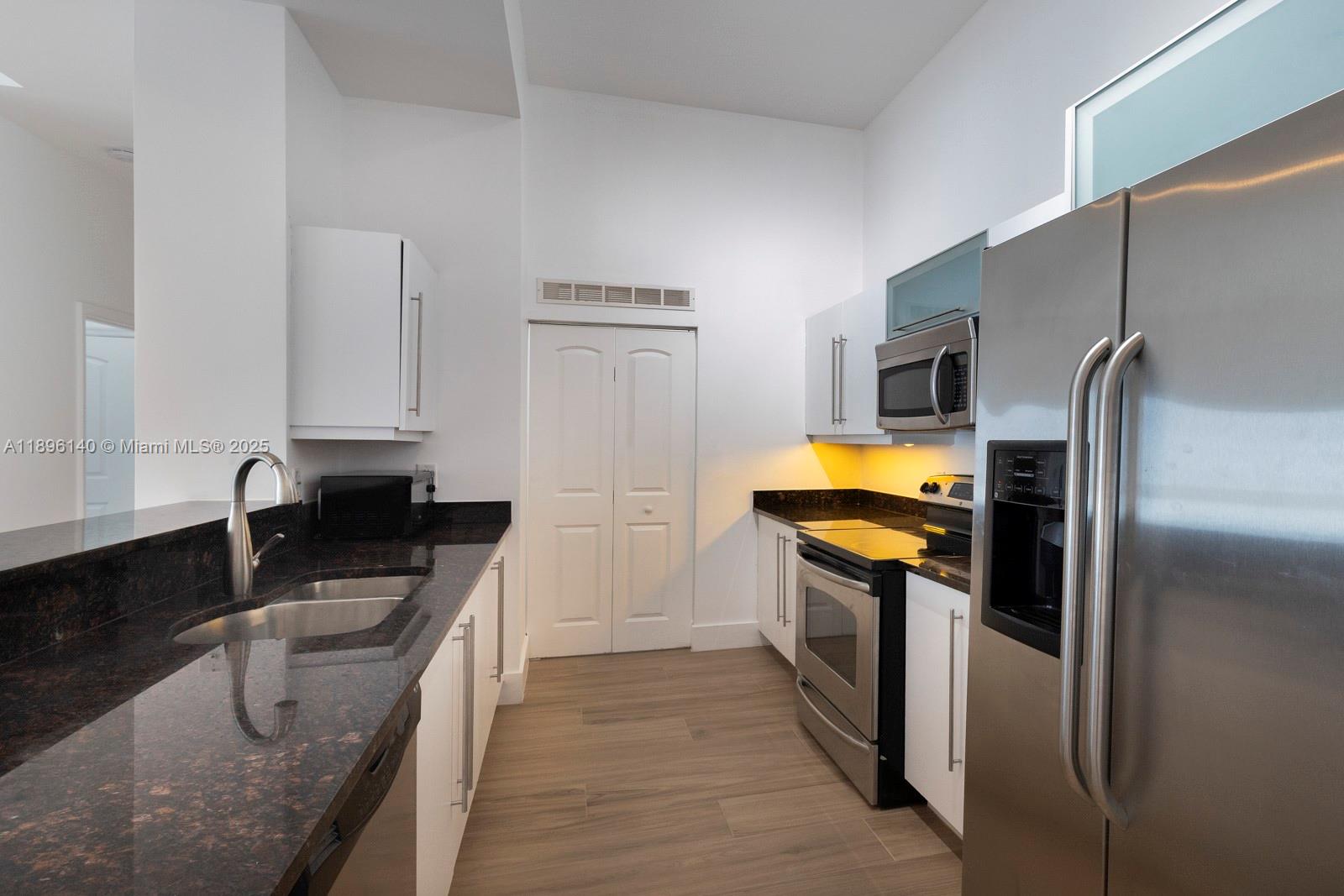 TOSCANO CONDO - Residential
