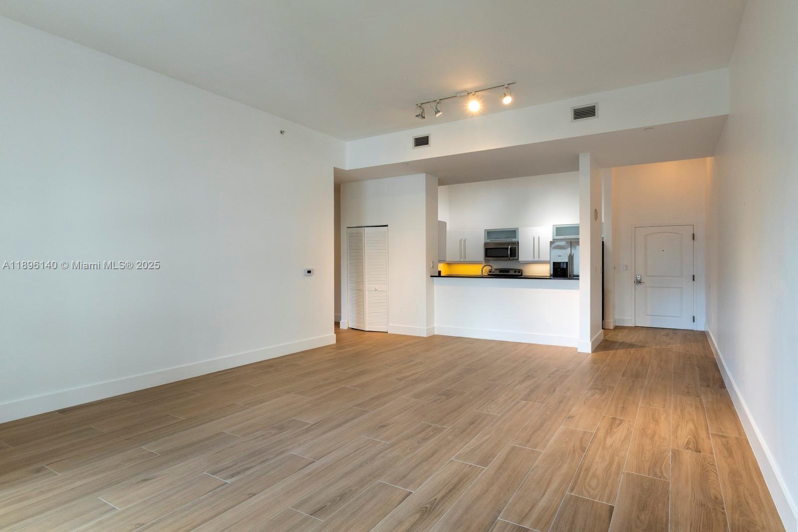 TOSCANO CONDO - Residential