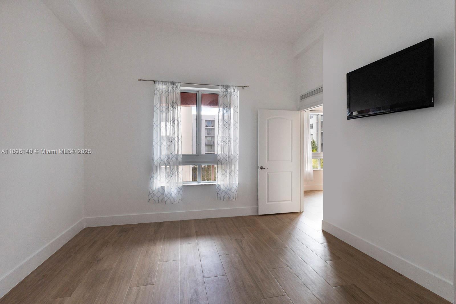 TOSCANO CONDO - Residential