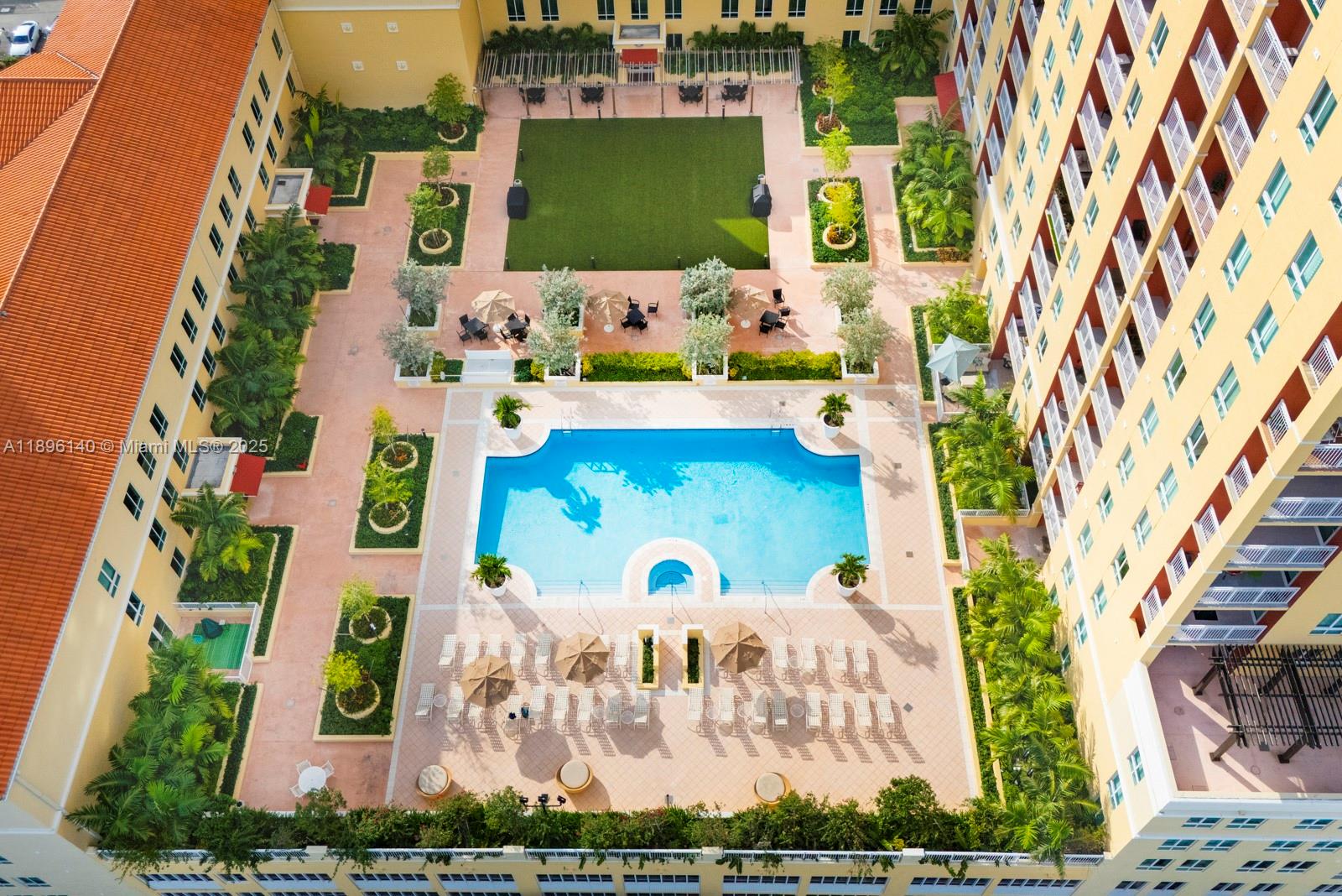 TOSCANO CONDO - Residential
