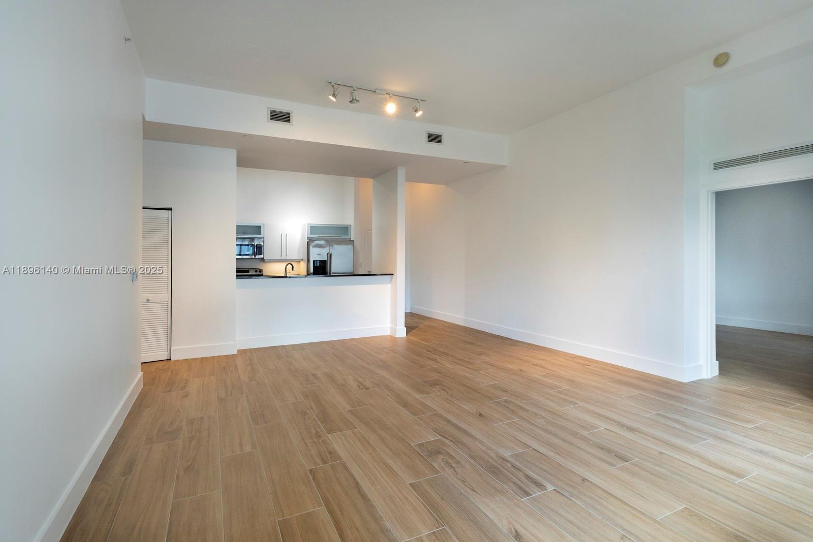 TOSCANO CONDO - Residential