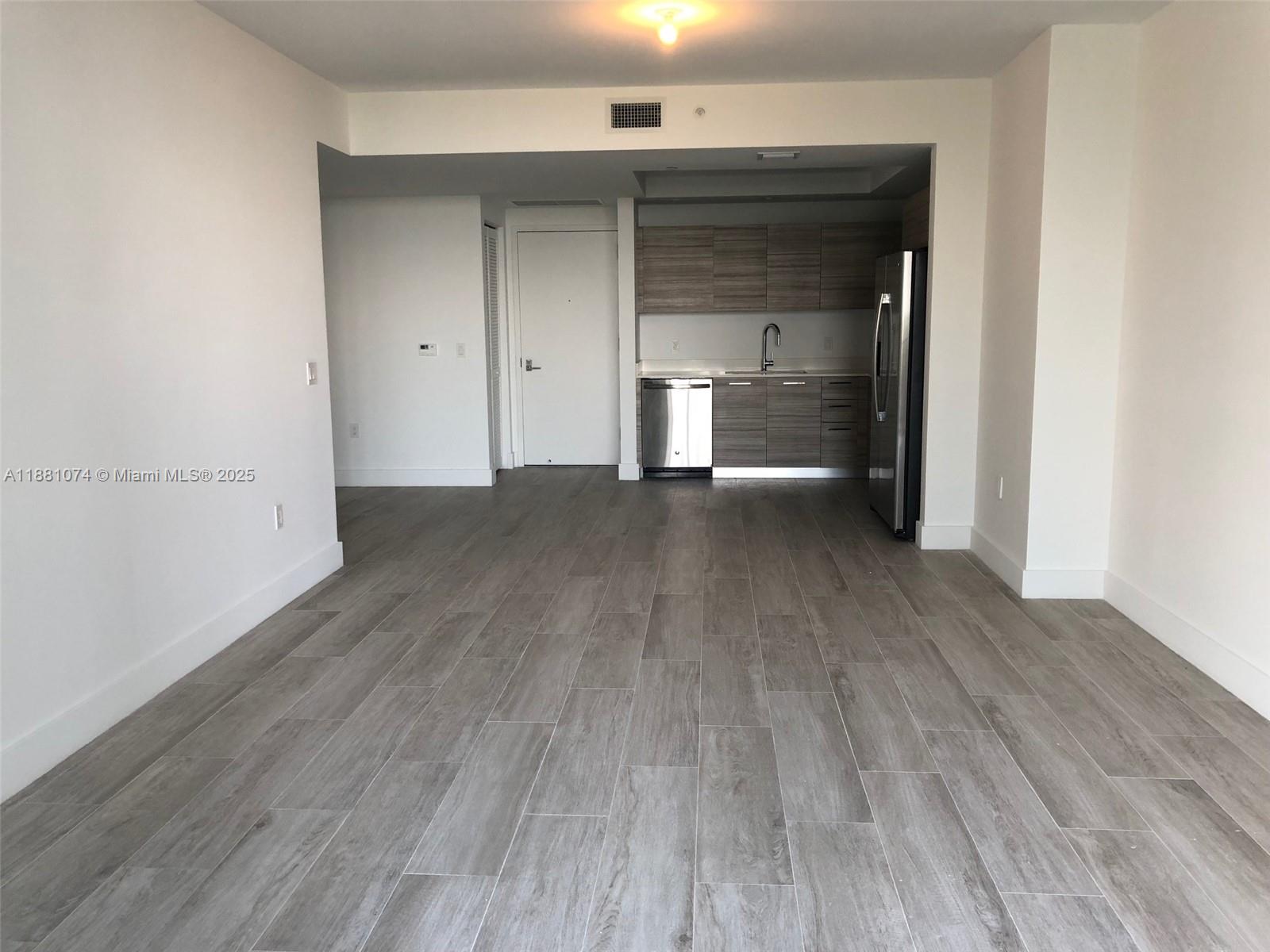 121 NE 34th St 812