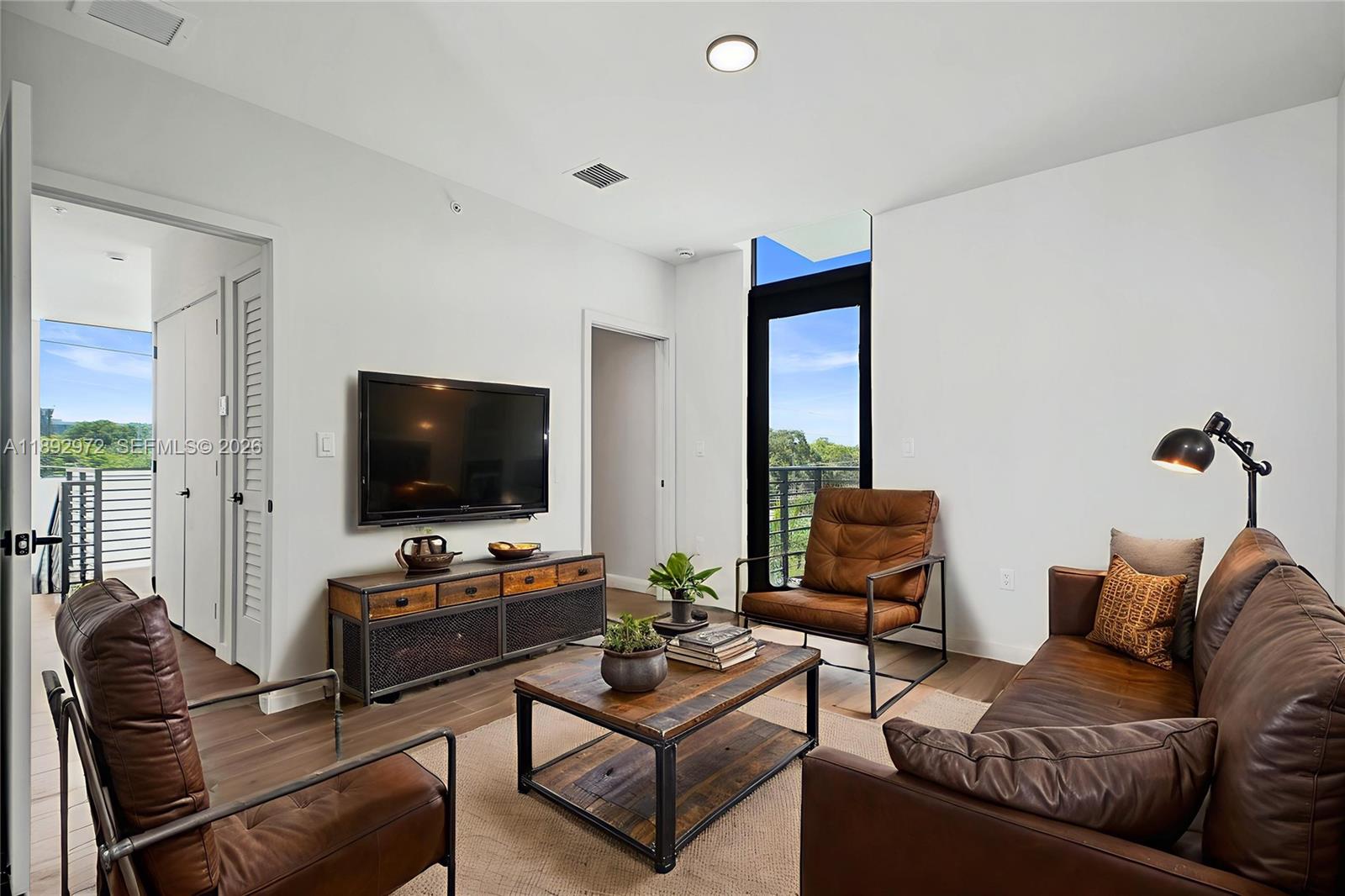 LC WHITES - Residential