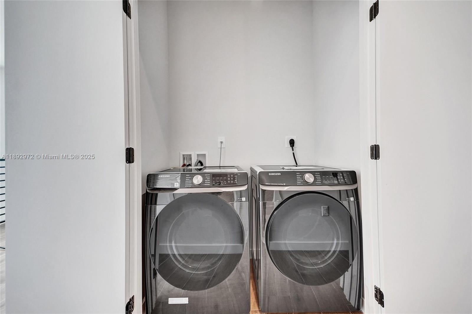 LC WHITES - Residential