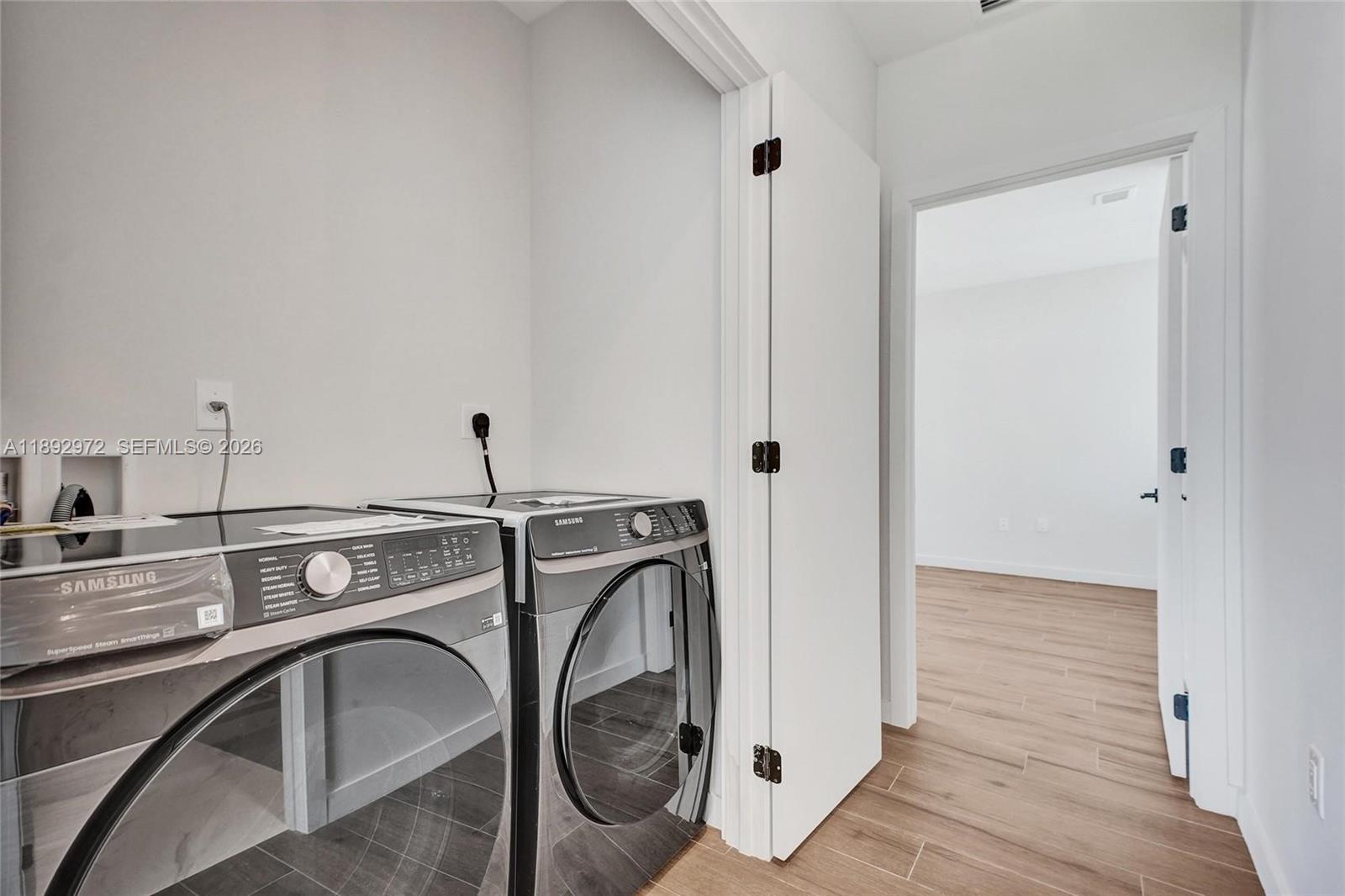 LC WHITES - Residential