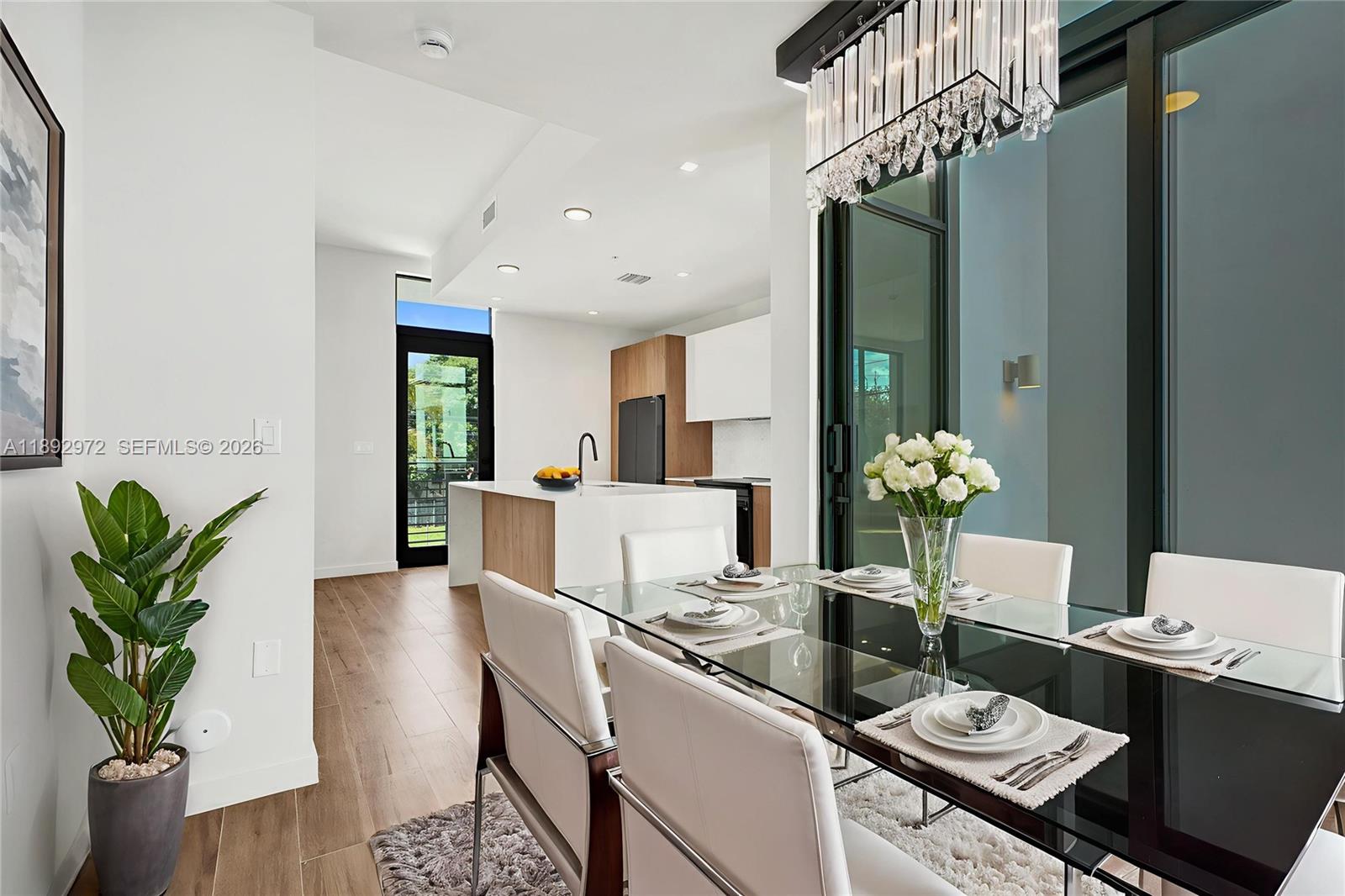 LC WHITES - Residential