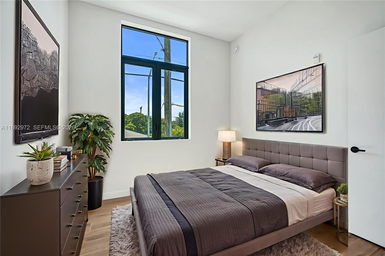 LC WHITES - Residential