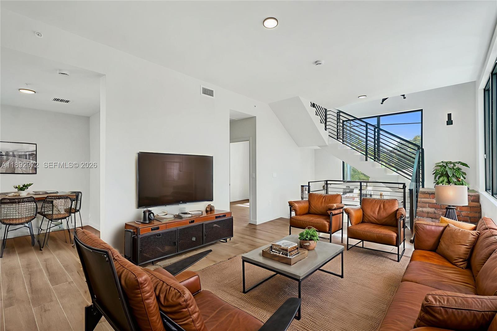 LC WHITES - Residential