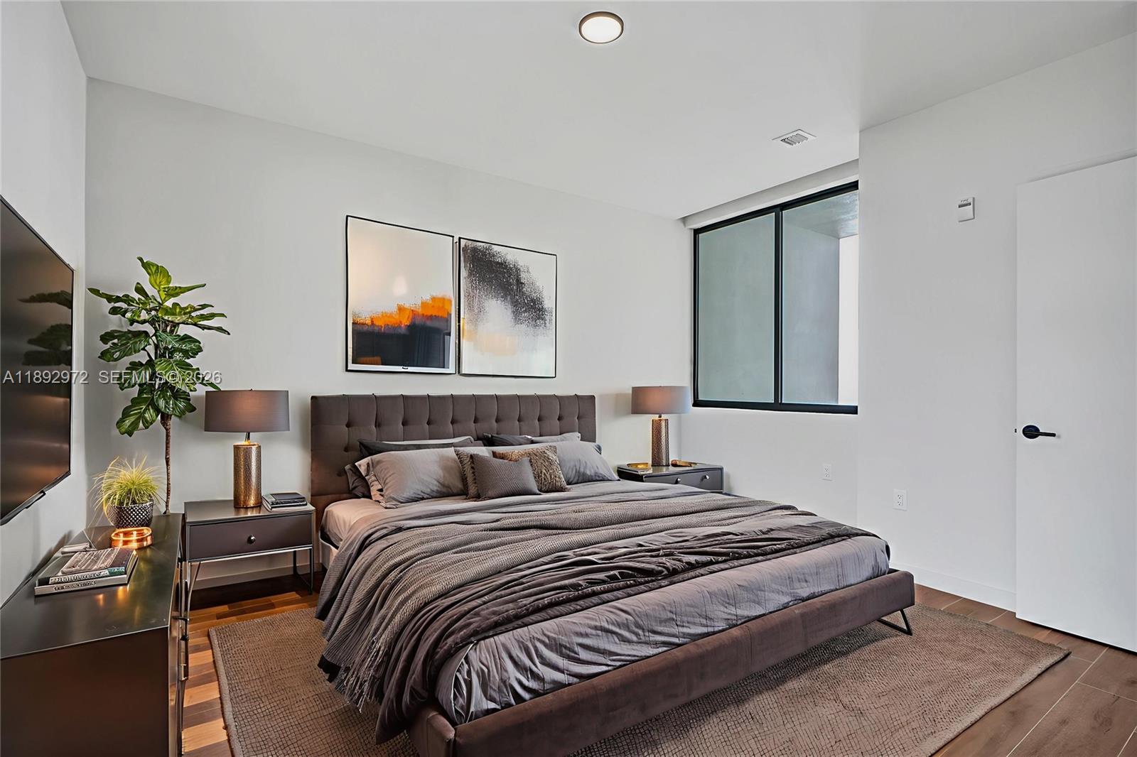 LC WHITES - Residential