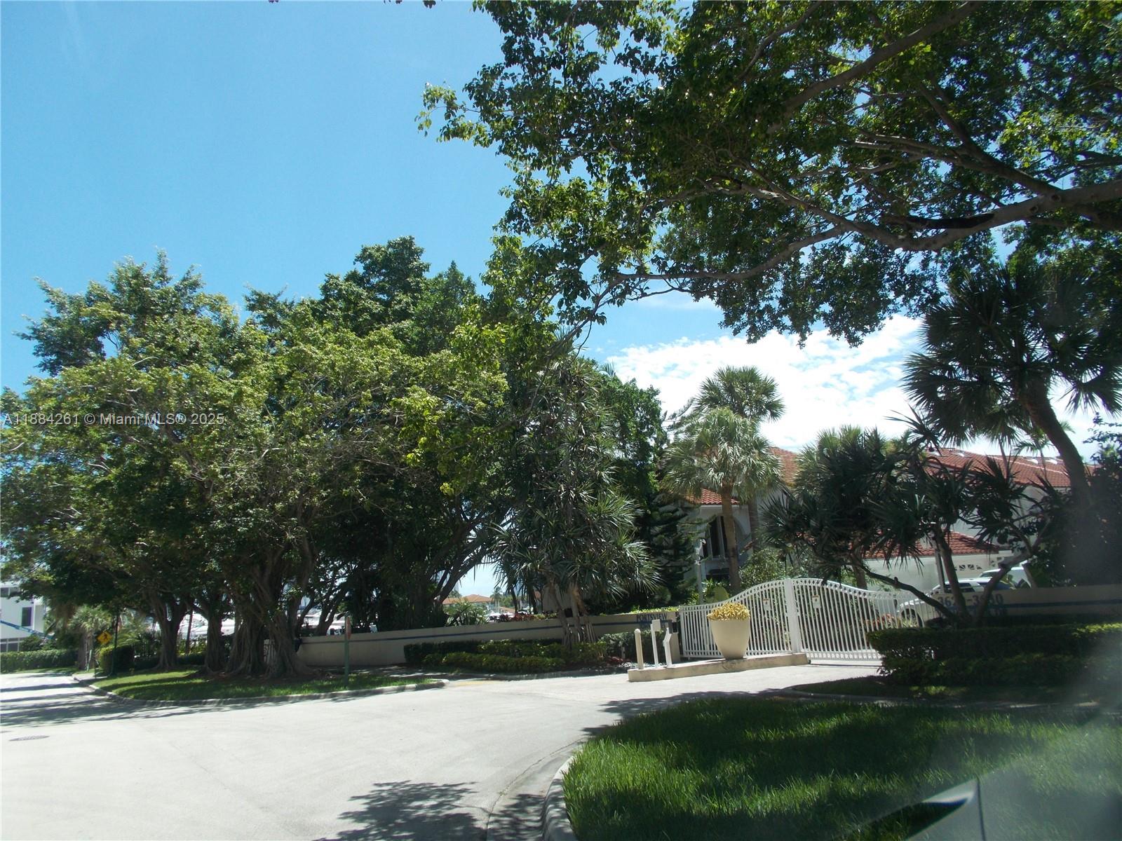 TOWNHOMES OF PORTSVIEW CO - Residential