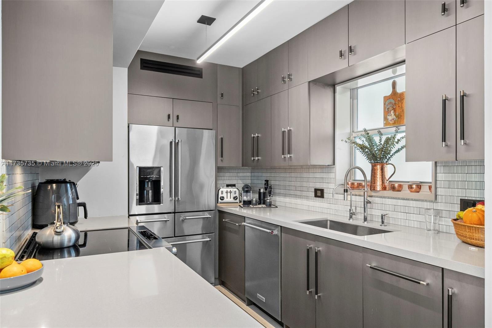 9101 E Bay Harbor Dr 405