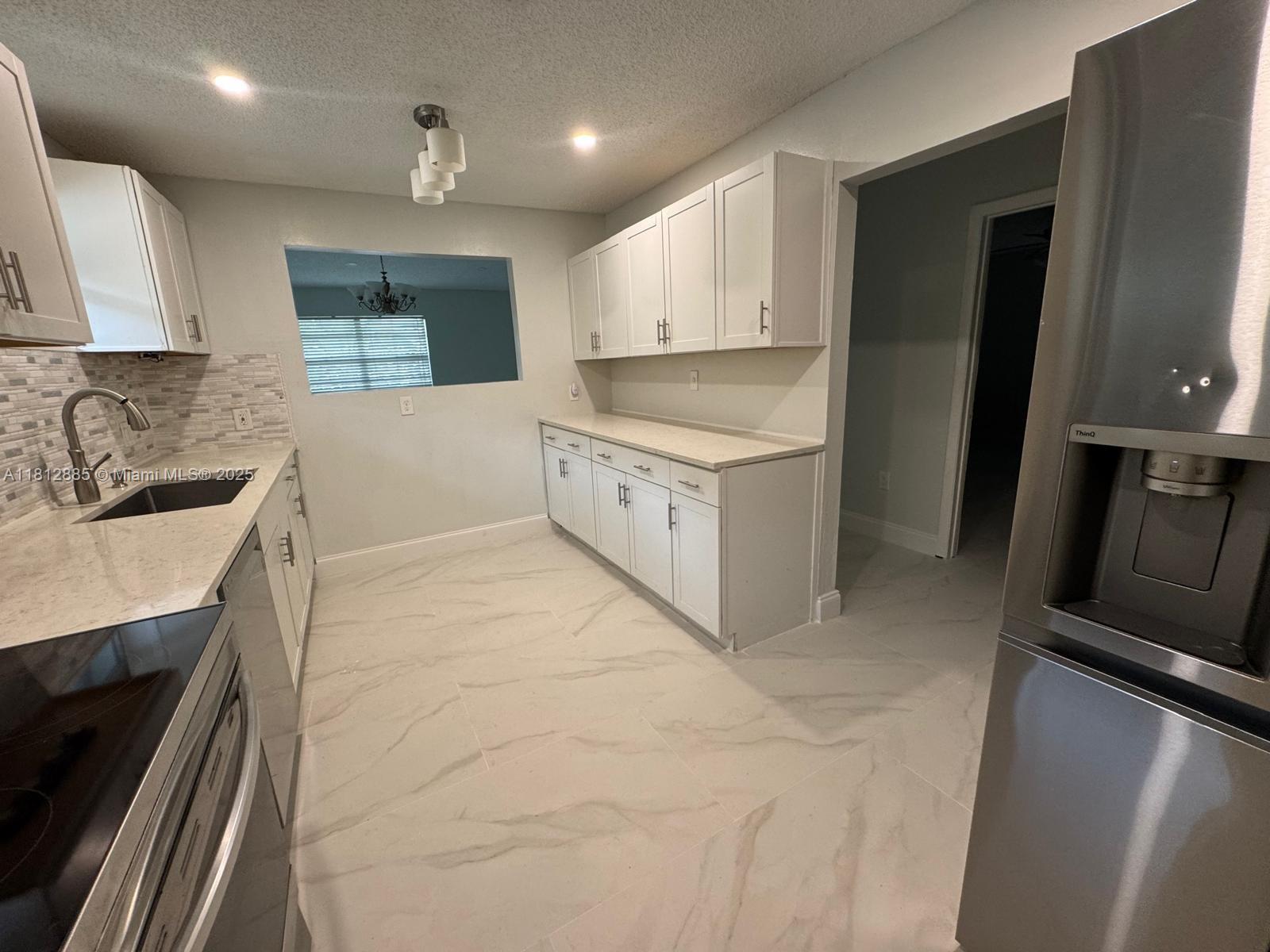 HOLLYWOOD - Residential Lease