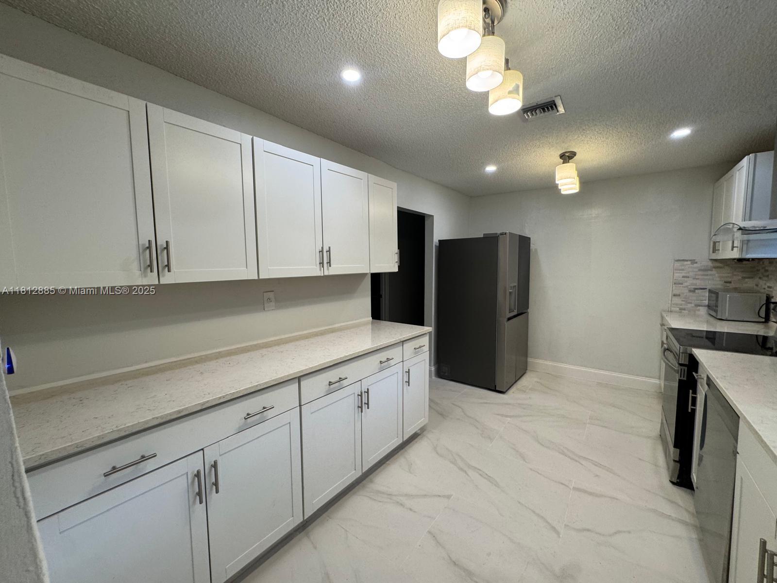 HOLLYWOOD - Residential Lease