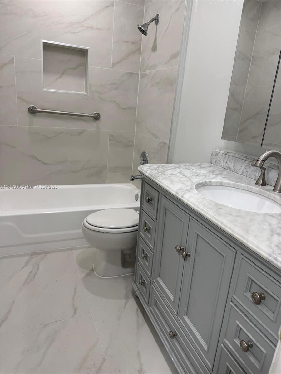 HOLLYWOOD - Residential Lease