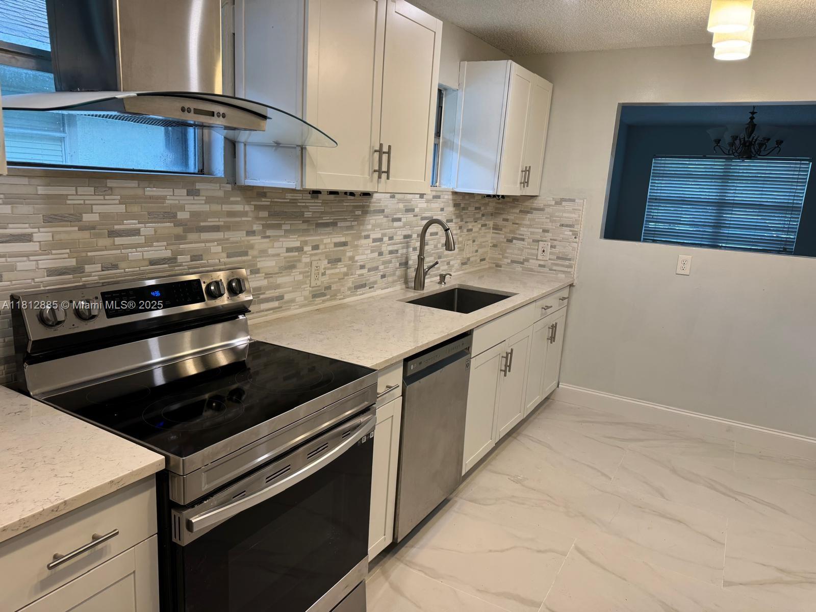 HOLLYWOOD - Residential Lease