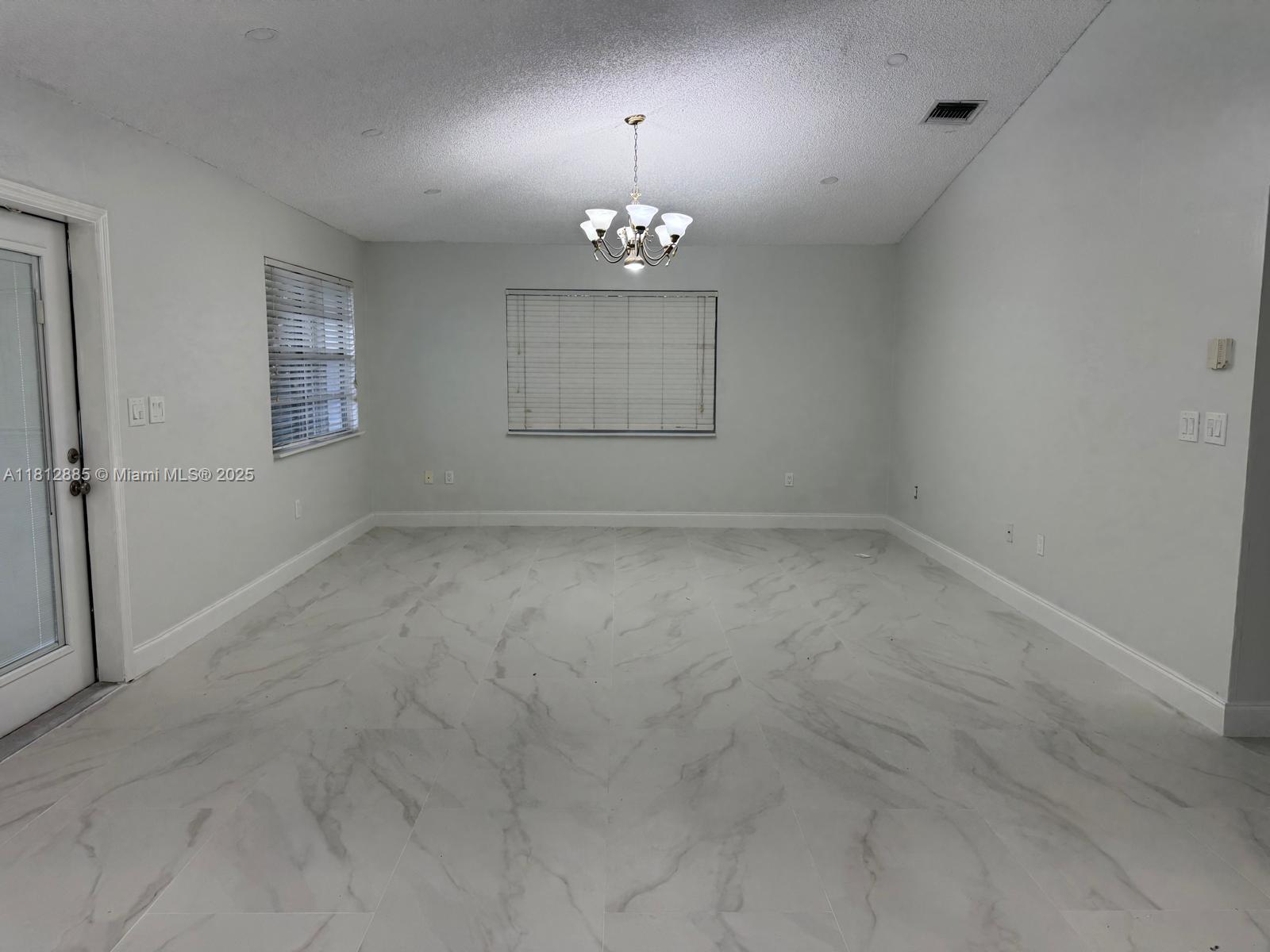 HOLLYWOOD - Residential Lease