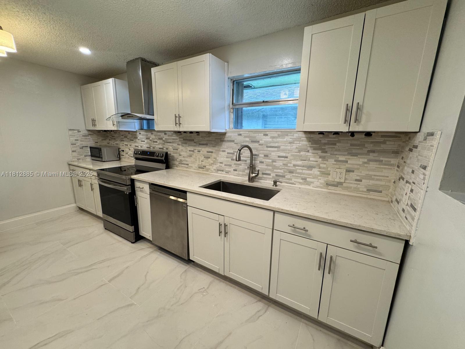 HOLLYWOOD - Residential Lease