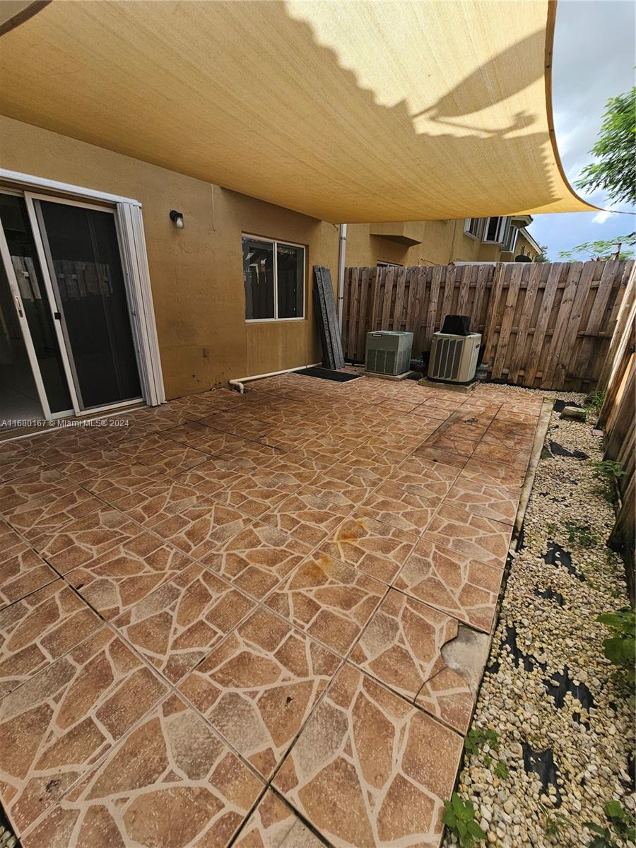 VISTA ALEGRE TOWNHOMES VI - Residential Lease
