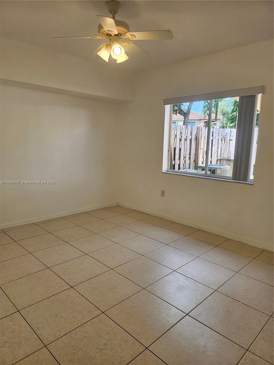 VISTA ALEGRE TOWNHOMES VI - Residential Lease