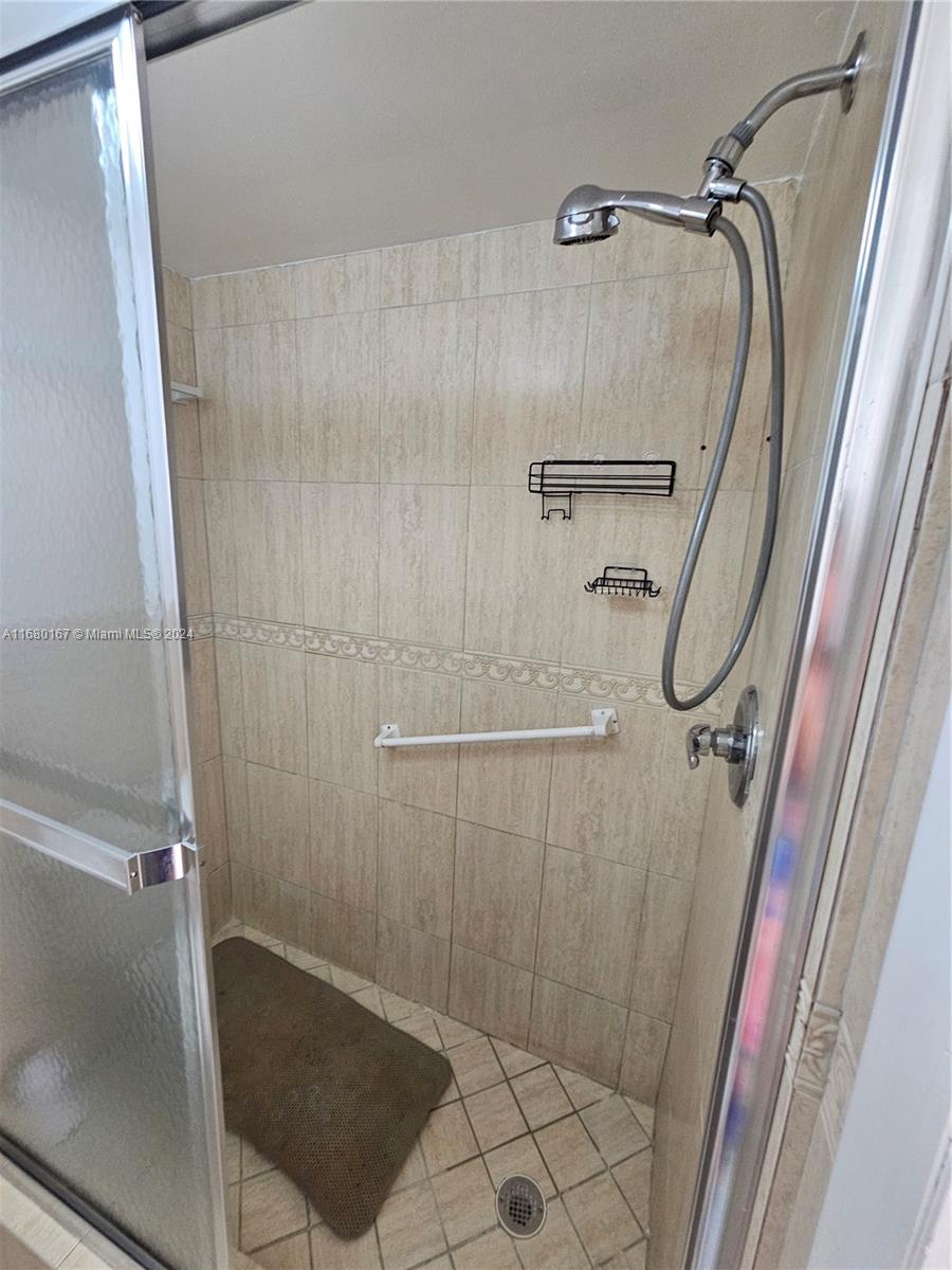 VISTA ALEGRE TOWNHOMES VI - Residential Lease