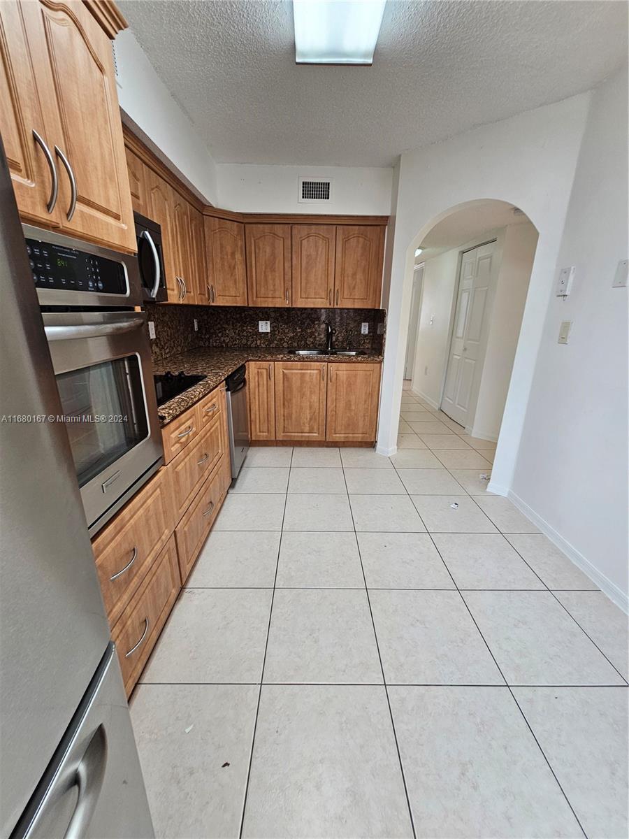 VISTA ALEGRE TOWNHOMES VI - Residential Lease