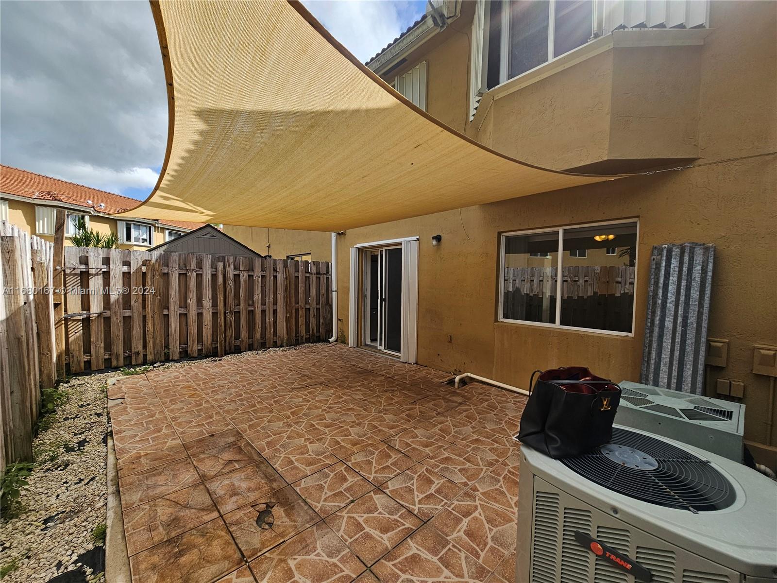 VISTA ALEGRE TOWNHOMES VI - Residential Lease